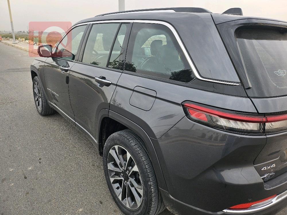 جیپ گراند شیرۆکی